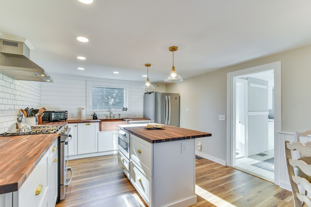 Quiet Waterfront Home: Ideal Maine Escape