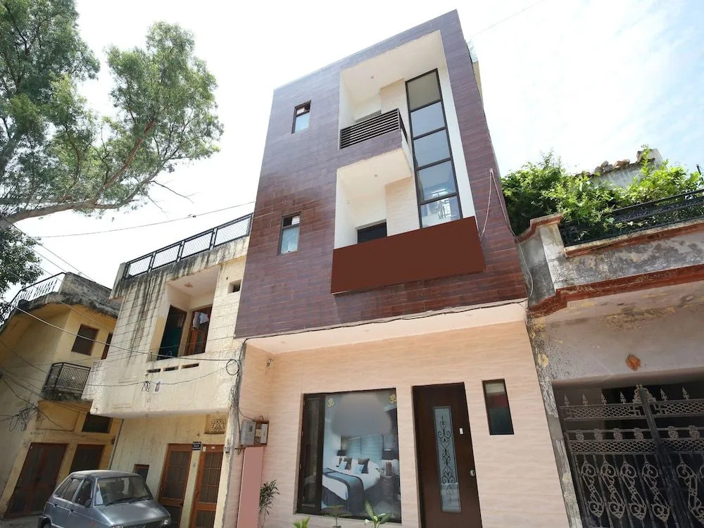 OYO 16697 Hotel Randhawa