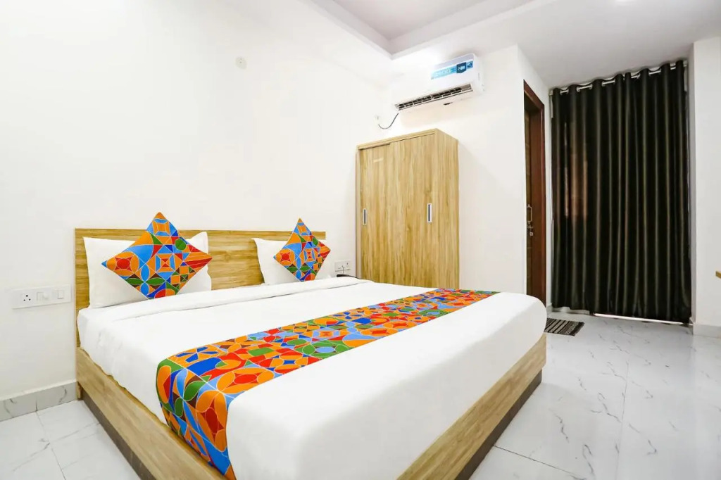 FabHotel New Silver Crown
