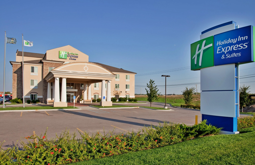 Holiday Inn Express Hotel & Suites Wichita Airport by IHG