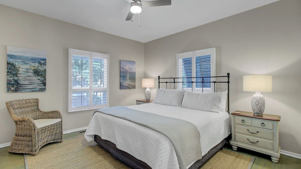 3704 Cameron by Avantstay Pool Bar Multiple Balconies!