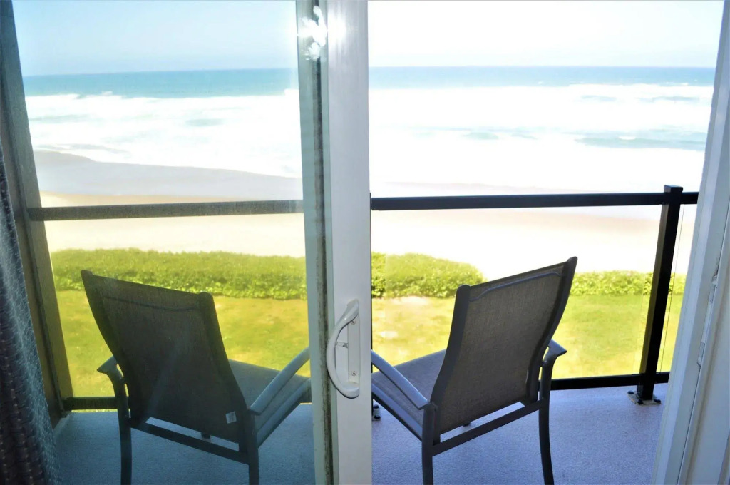 Starfish Manor Oceanfront Hotel
