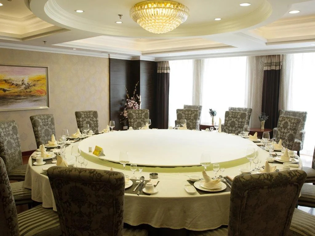 Enrichee Gloria Plaza Hotel