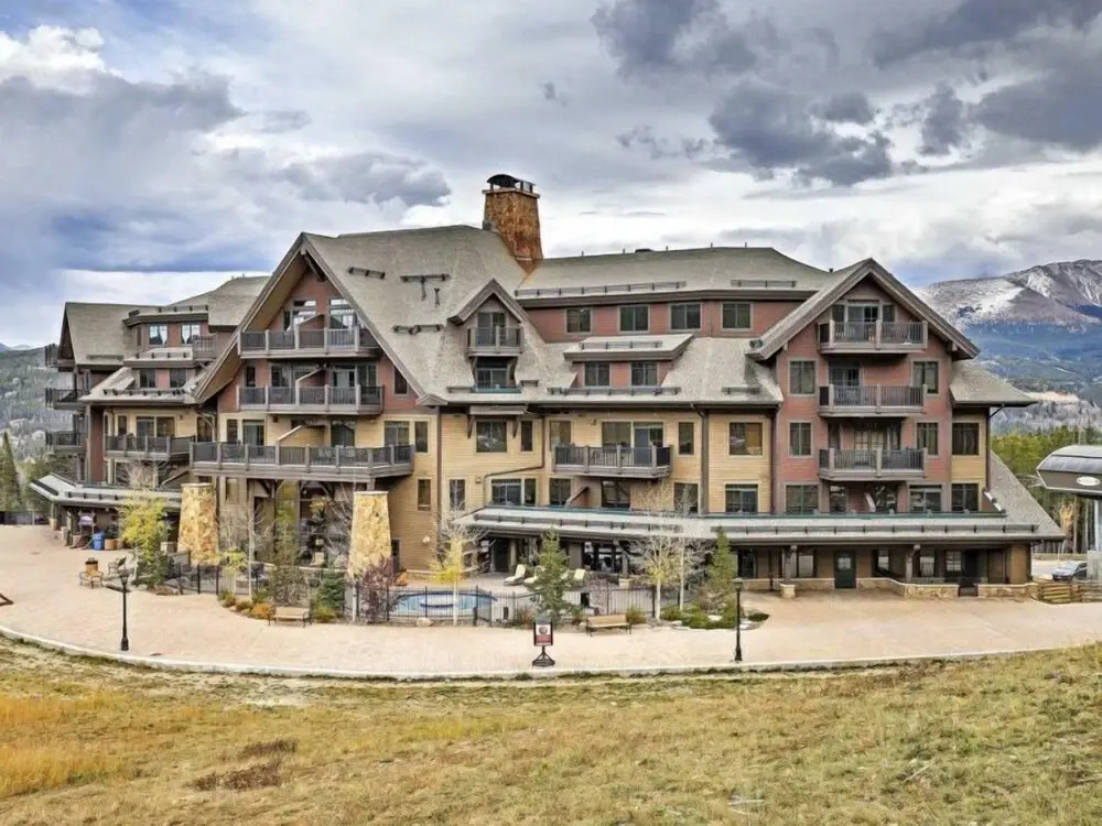 Crystal Peak Lodge 1 Bedroom Ski in, Ski out Slopeside Condo at the Base of Peak 7