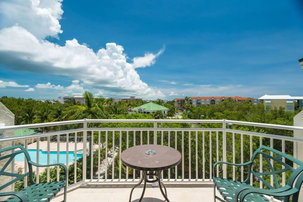 Sunrise Suites Resort