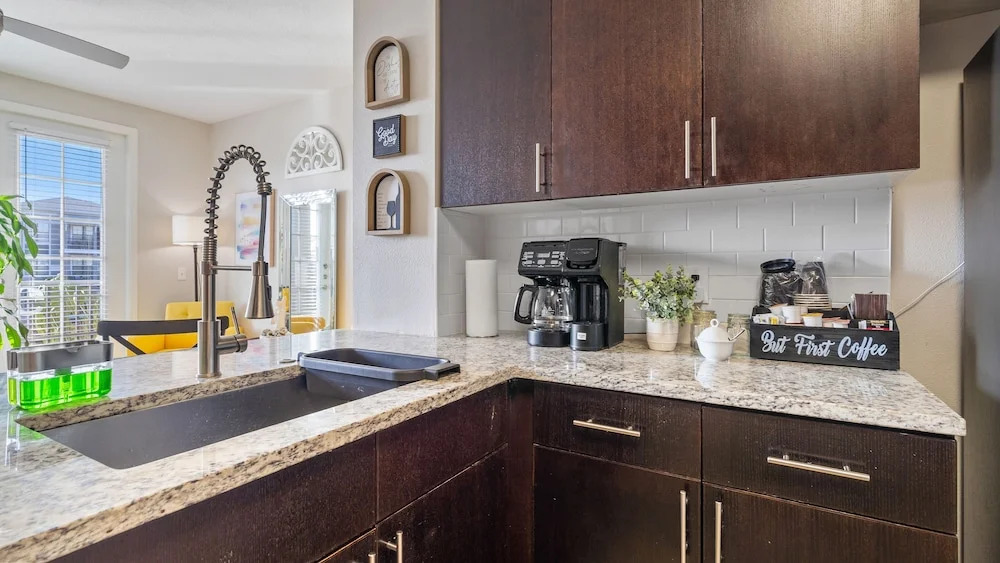 Stylish 2BR Corporate Stay Pool Balcony 2