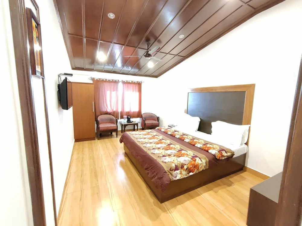 Hotel Himalayan Club