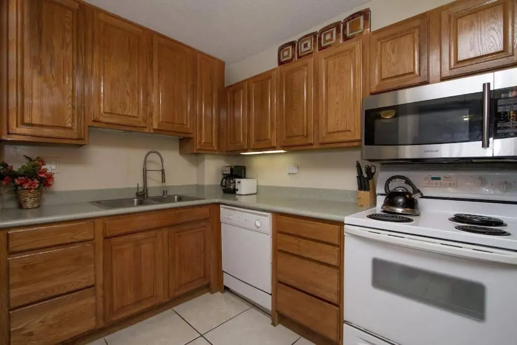 Royal Kuhio Penthouse With Ocean View on 35th Floor