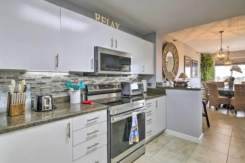 Sunny SPI Las Villas Condo w/ Resort Amenities