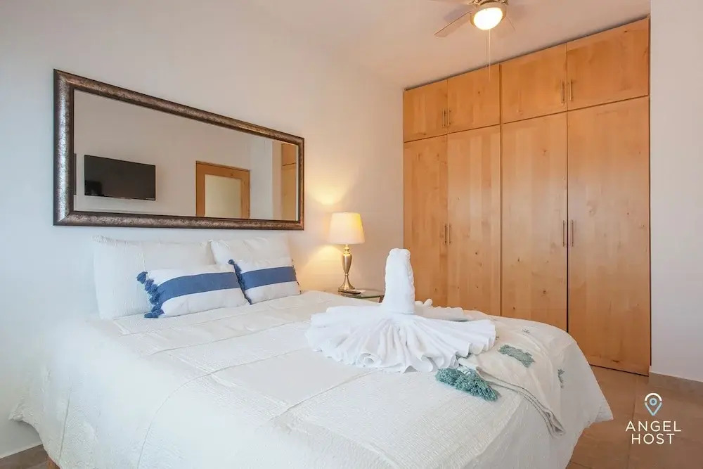 Condos with Spectacular Views & Pool Onsite