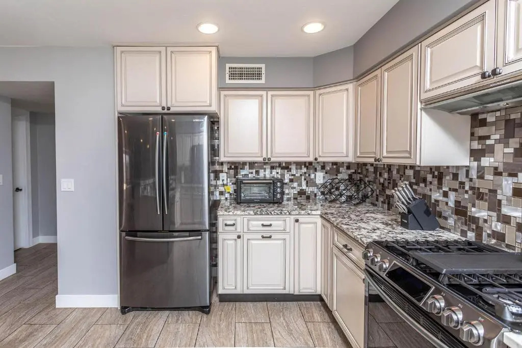 NEW - Havasunny Stay - Sleeps 16, Pool, Spa, Game Room, Fire Pit, Sunsets, Near Lake