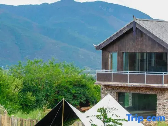 Qichi Snow Mountain International Youth Hostel