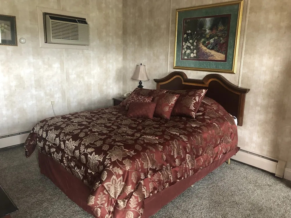 Gold Eagle Inn