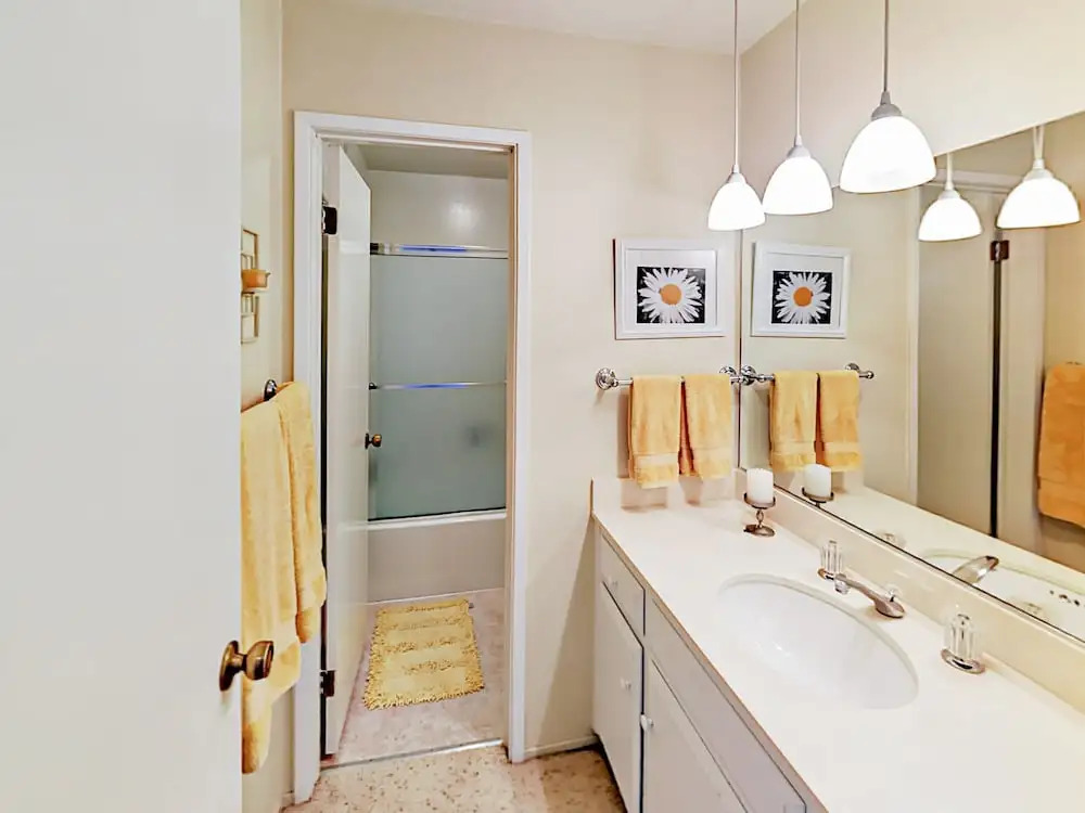 336al238 3 Bedrooms 2.5 Bathrooms Condo
