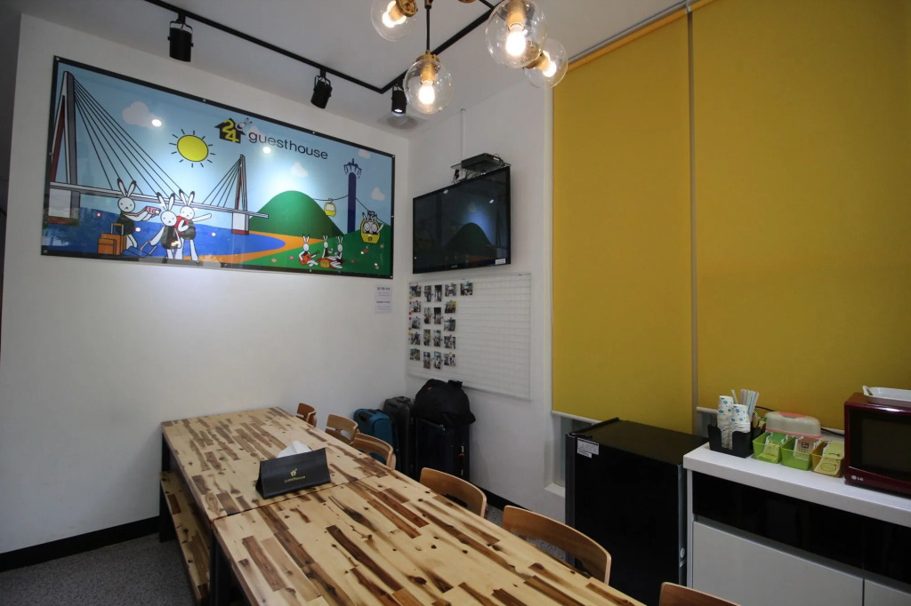 24 Guesthouse Nampo Station