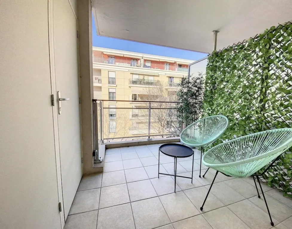 Terrace Apartment Near the Beach