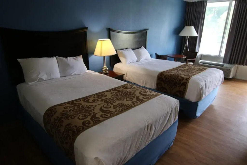 Economy Inn & Suites I-95 Exit 145 - Battleboro