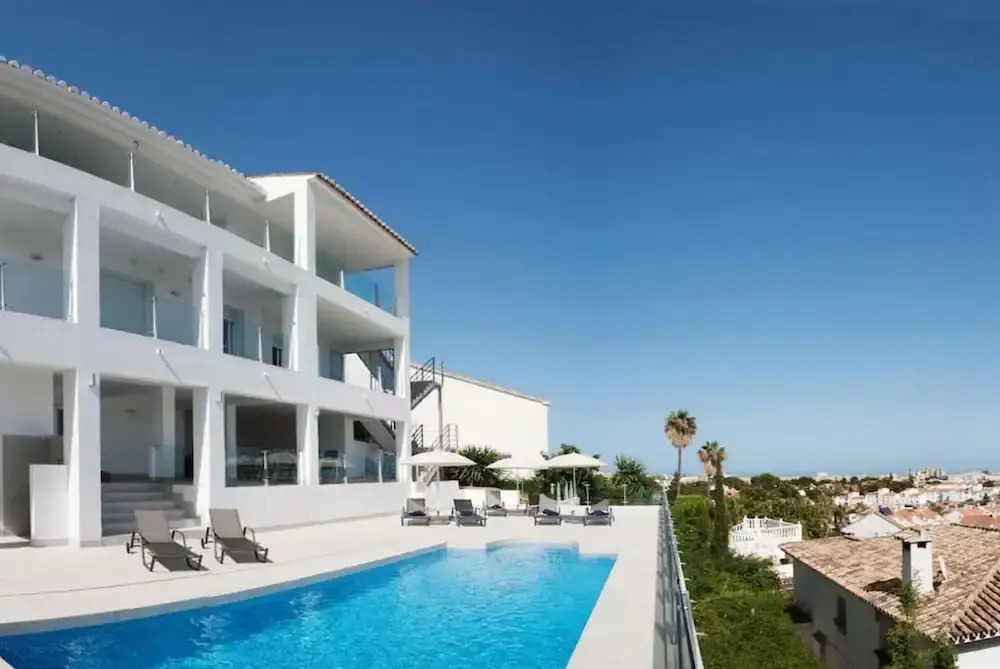 Luxury villa with heated pool for 12 to 14 people
