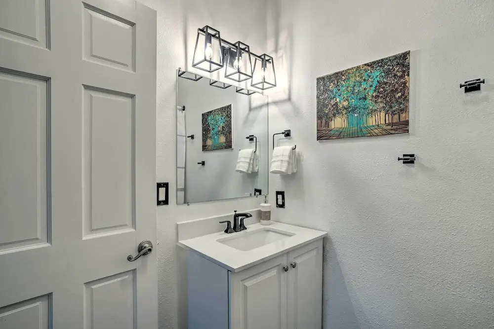Stylish Klamath Falls Unit < 1/2 Mi to Oit!