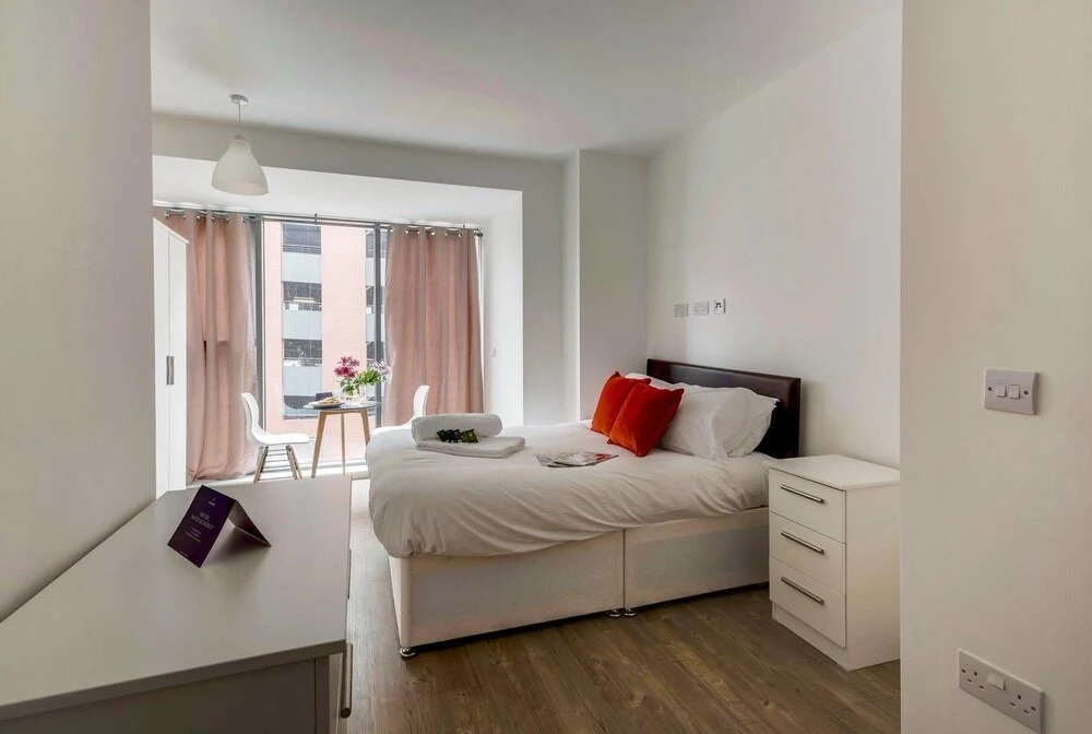 Central Liverpool Studio For 2 Guests!