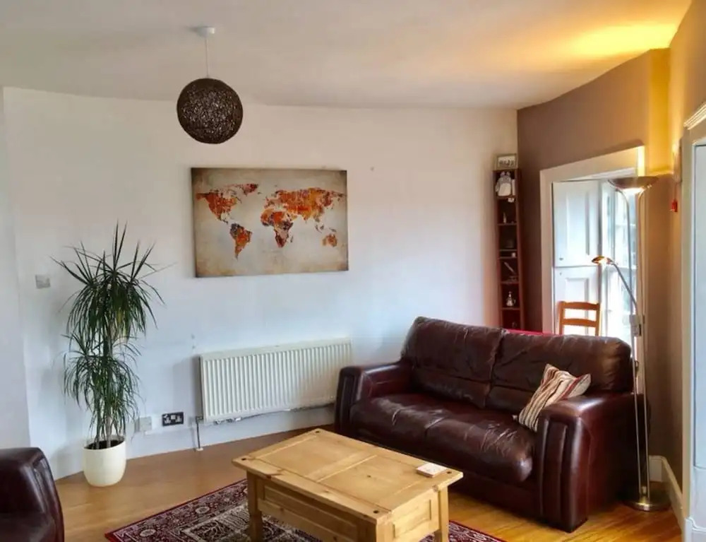 1 Bedroom New Town Flat Near City Centre Sleeps 2