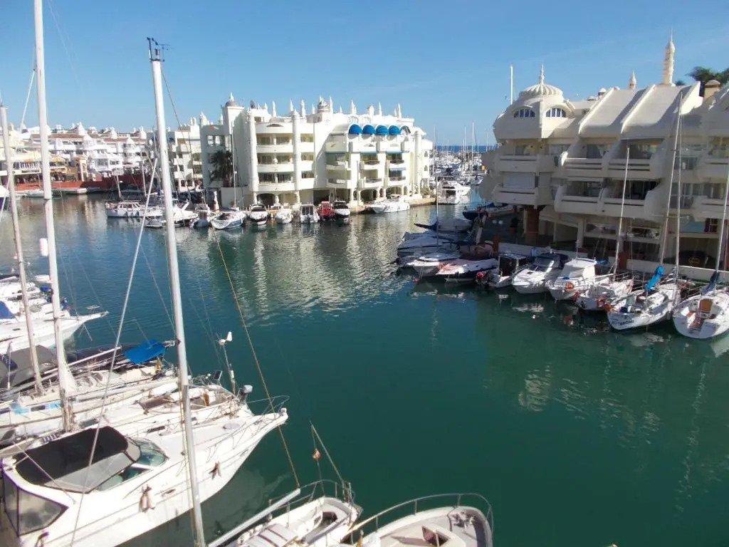 TIMON II, Luxury 3 bedroom Beachside Apartment