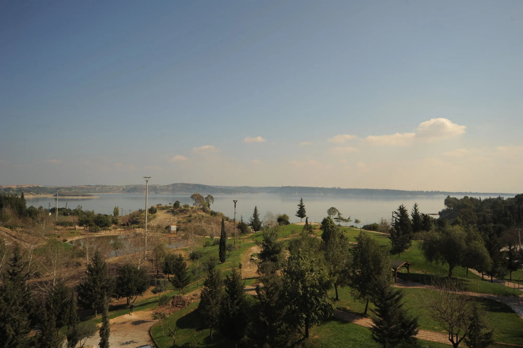 Golden Lake Hotel