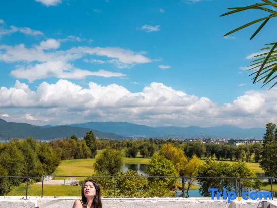 Luyinquan·Dali Yunshui Xiaozhu Seaview Resort Hotel