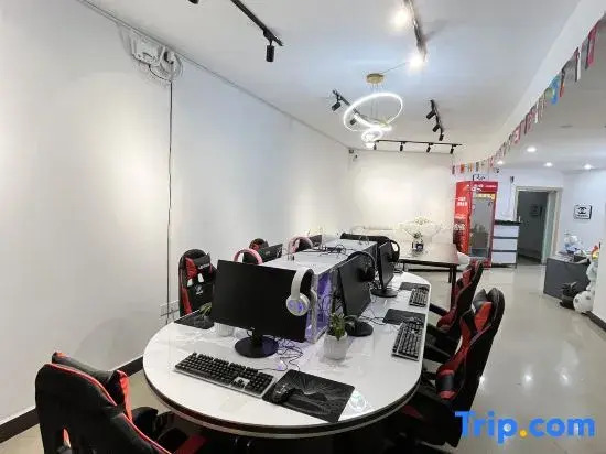 Yingxiong International Superfan Hotel