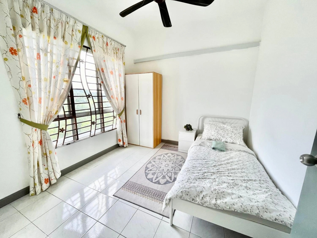 Tropika Homestay Bangi with 3 Bedrooms