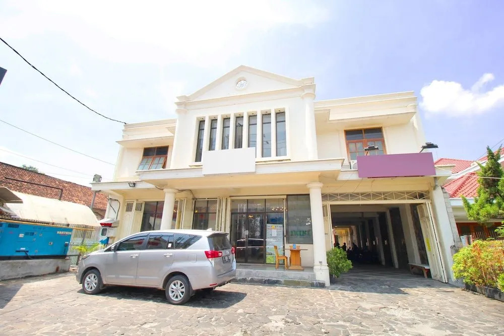 Airy Gajahmada 122 Semarang