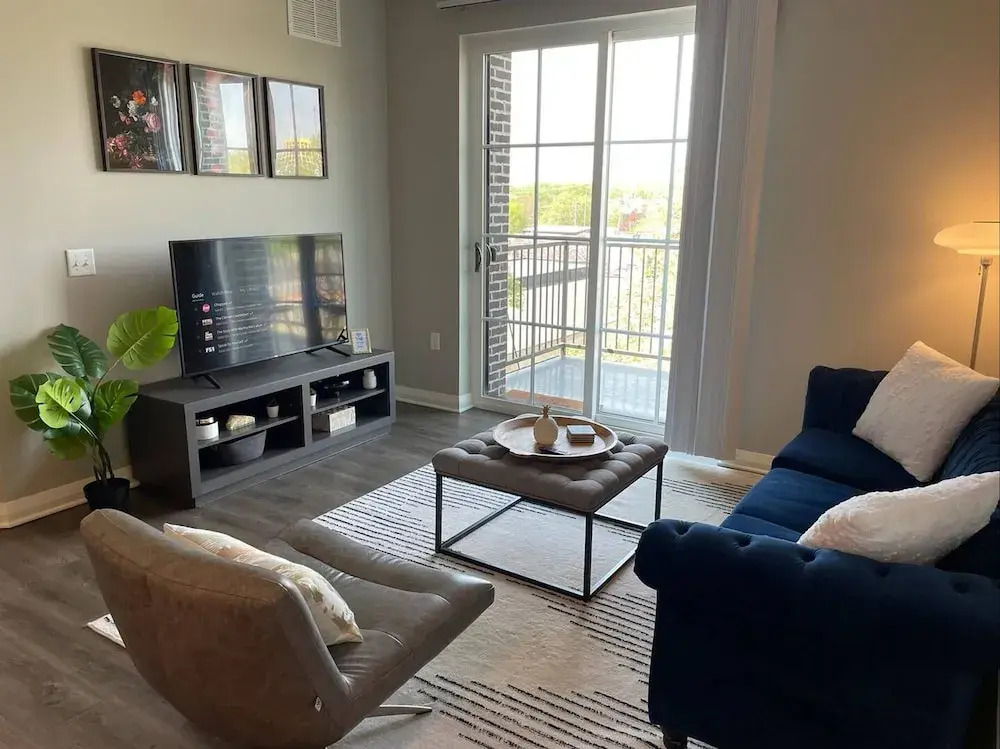 Skyline View 2BR w Balcony Free Parking W D