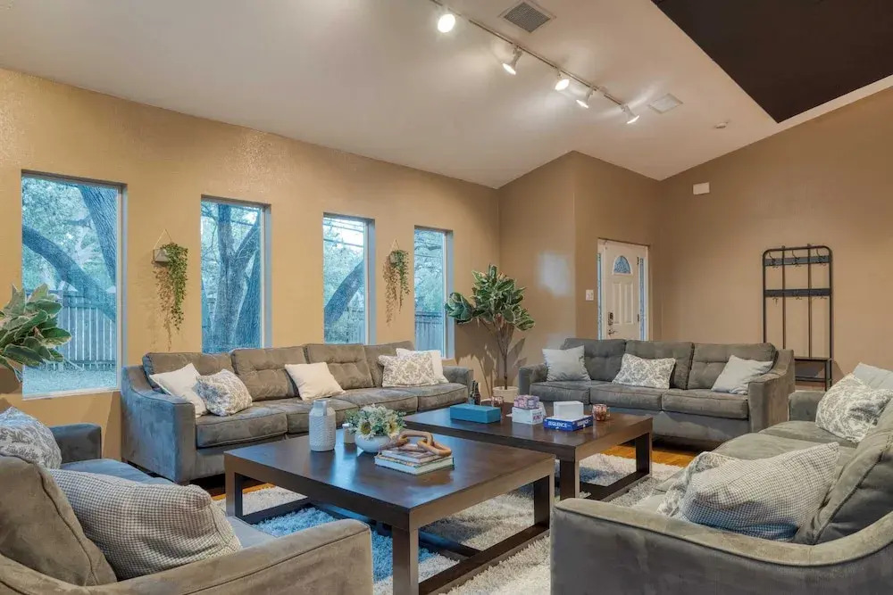 Sleeps 18! Game Room, Deck w/ Firepit, 5bdr, Casita Cedar & Stone by Avantstay