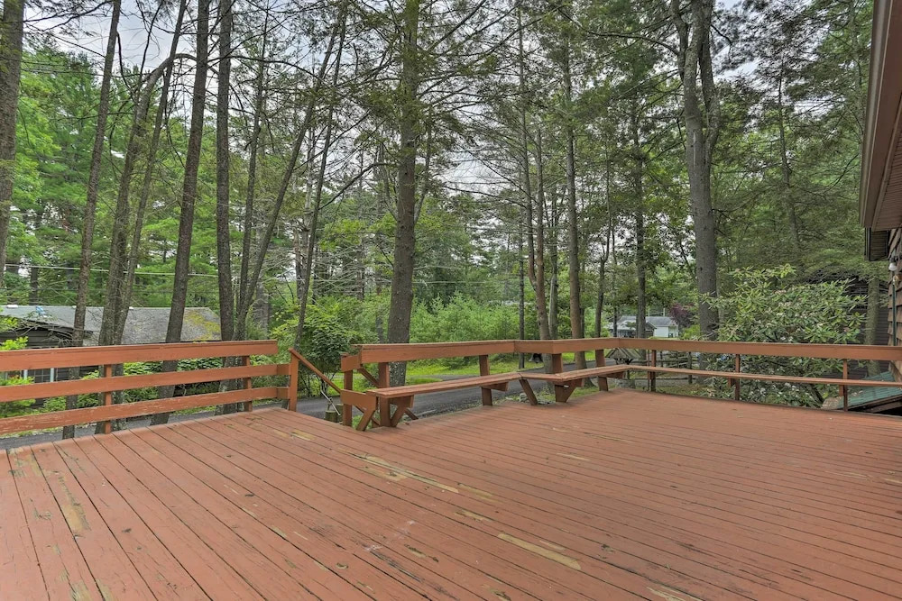 Steps to Lake: Tafton Cottage w/ Fire Pit & Grill