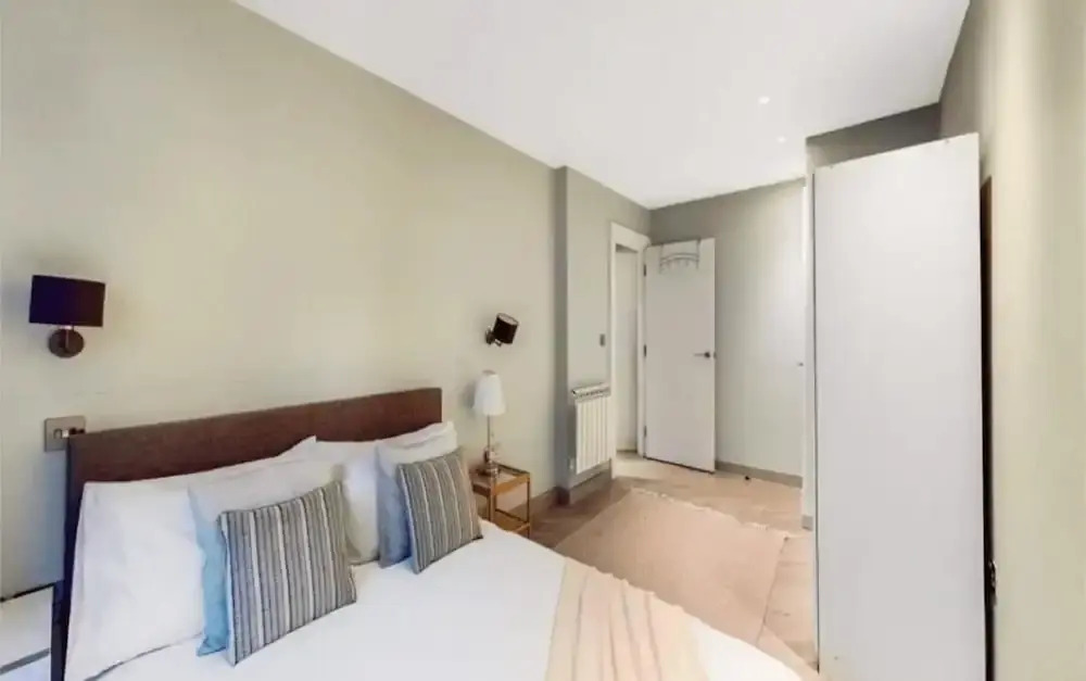 Modern, Central East London City Apartment