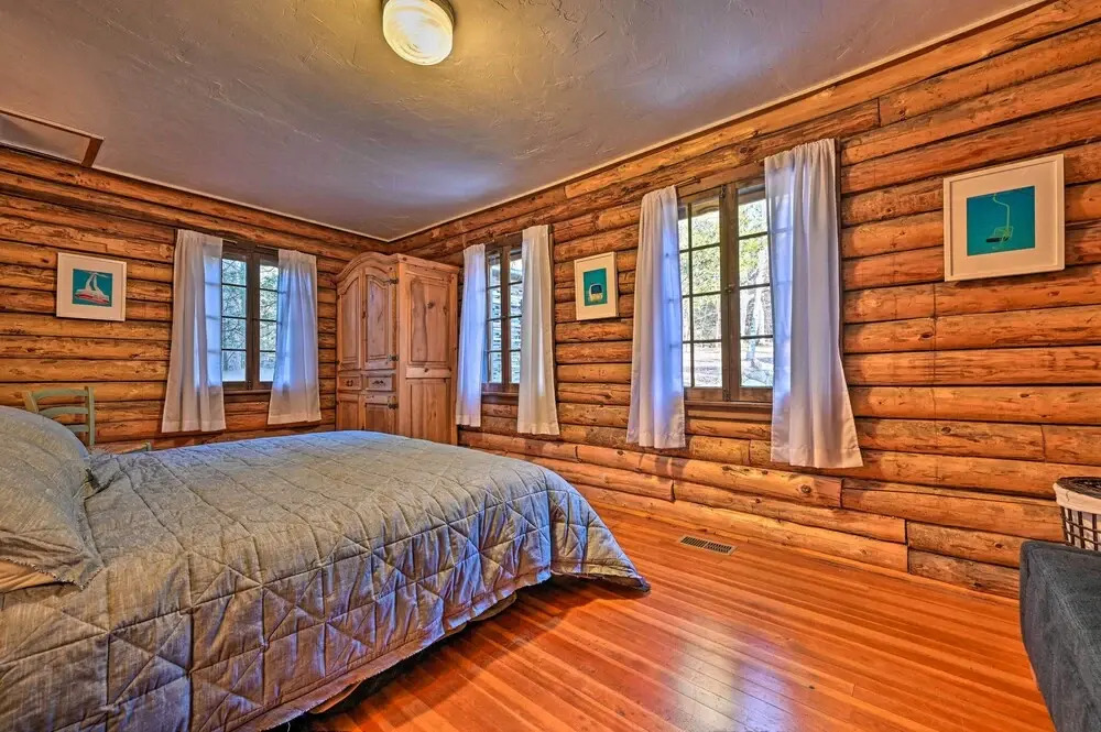 Log Cabin in Wilmington w/ New Hot Tub By Skiing!