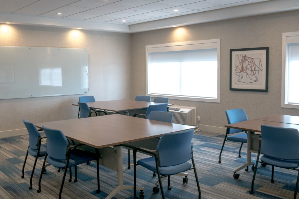 Holiday Inn Express & Suites - Brandon by IHG