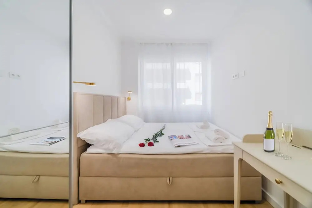 Central Cozy 2 Bedroom Apartment