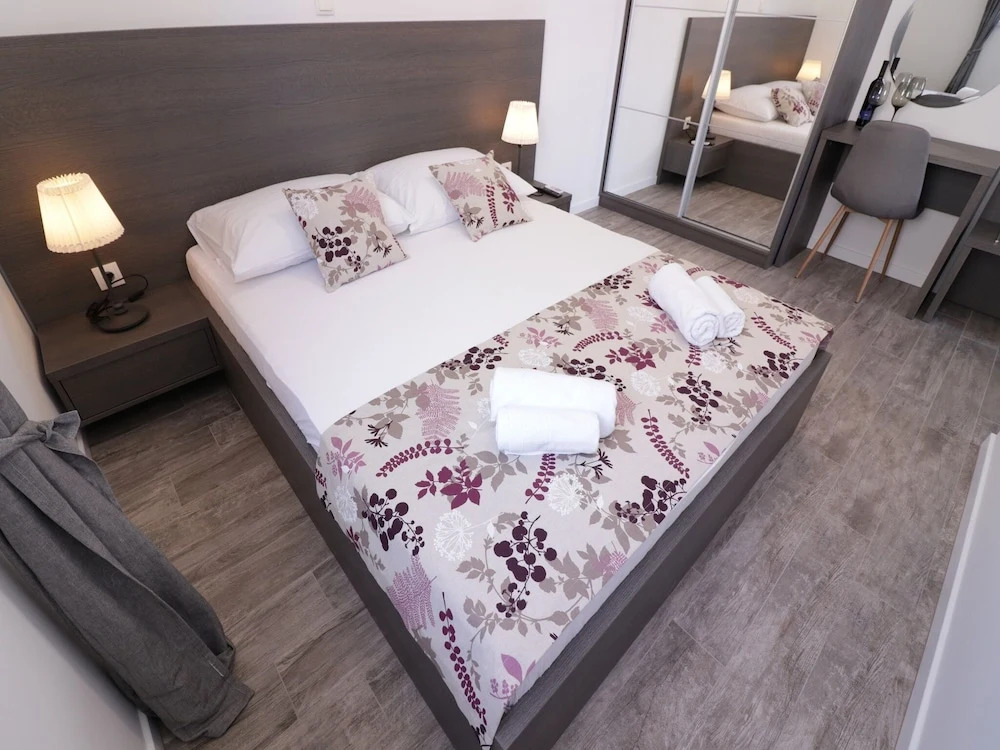 Apartments & Rooms Danivan Pool Villas - Off site breakfast available
