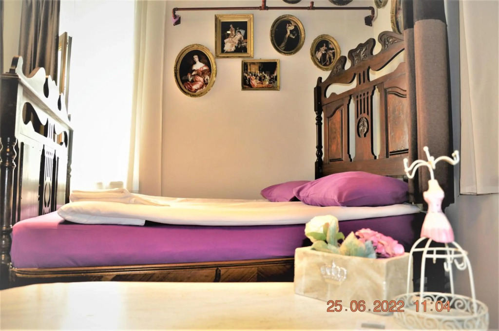 Central House for up to 20 Guests Entire Place