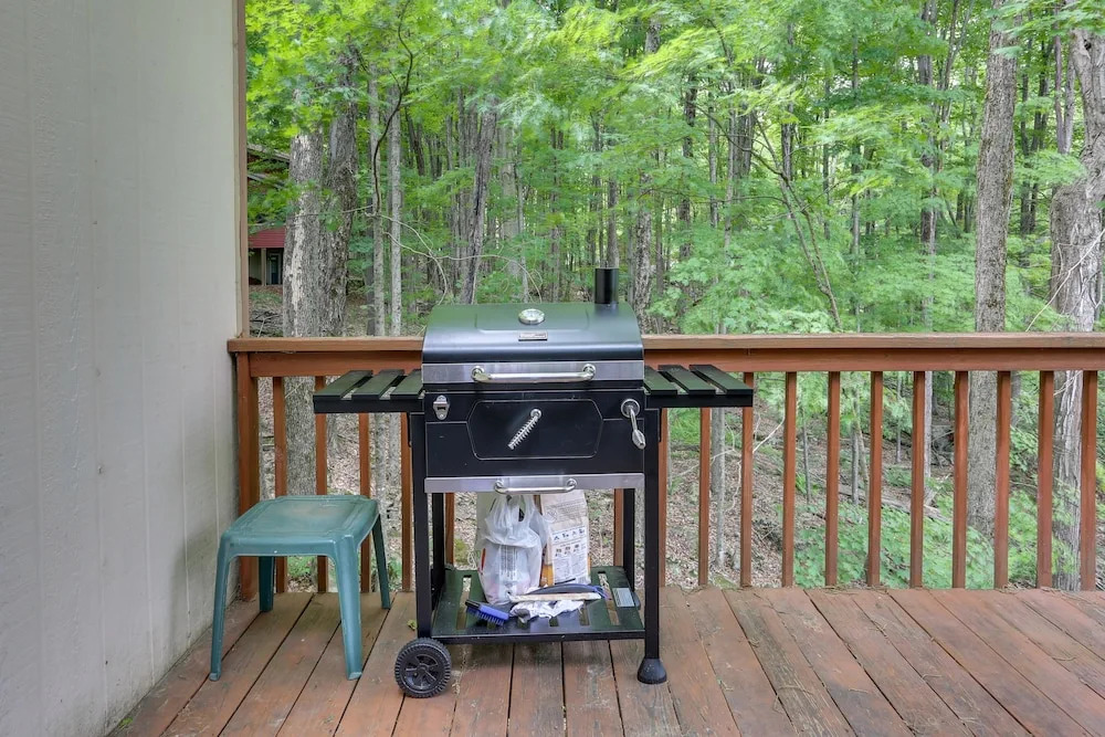 Screened Porch & Grill: Lake Ariel Vacation Rental