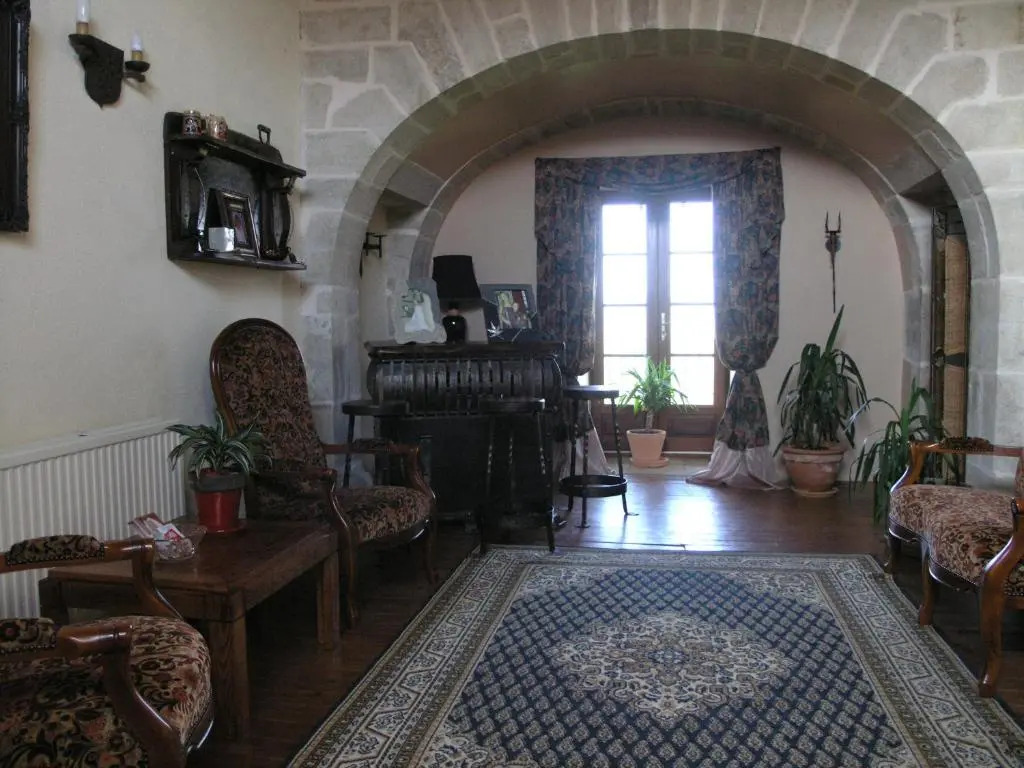 Charming Courtyard cottage 25kms Puy du Fou