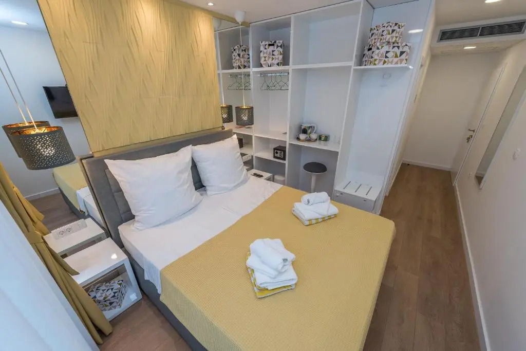 Gallery Rooms with Parking