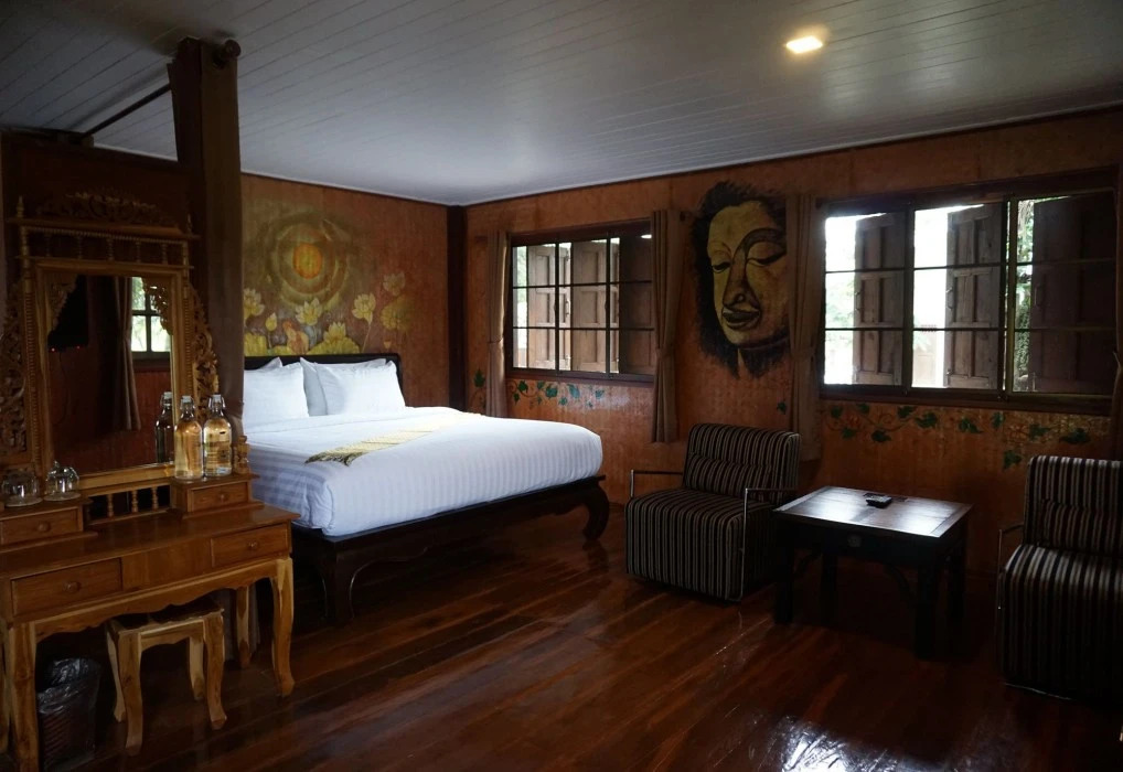 The Wes Village, incl free Breakfast & free todays dish Thai food dinner