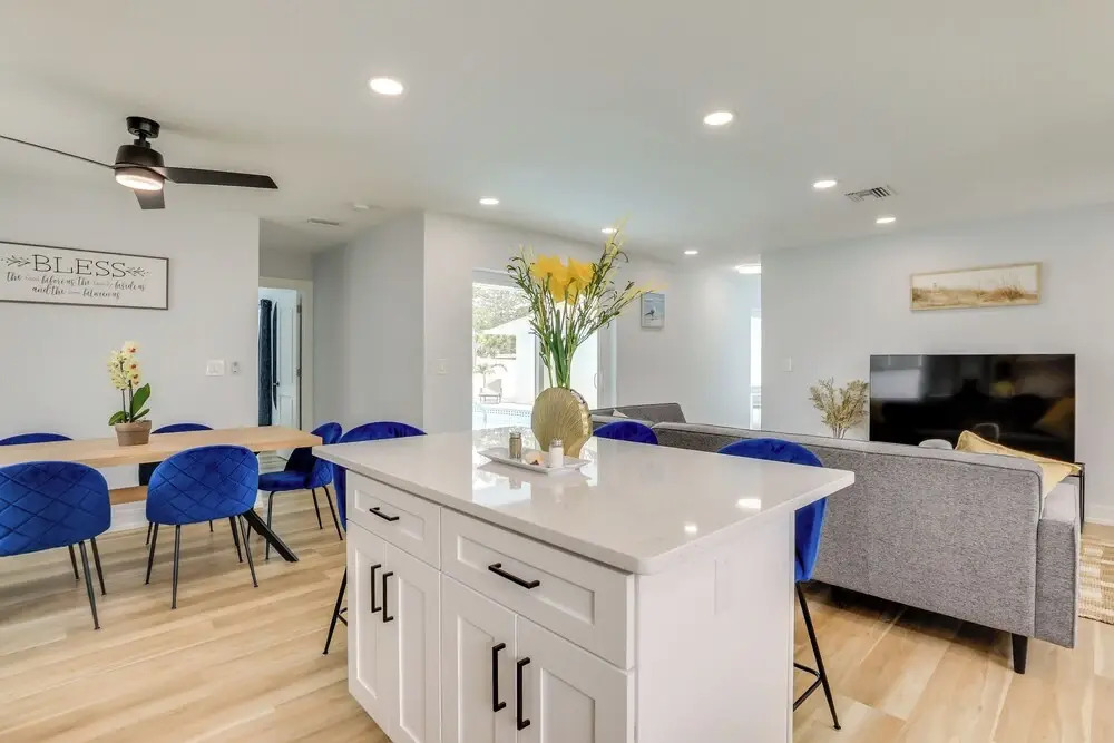 3 Mi to Beach: Modern Retreat in Largo!
