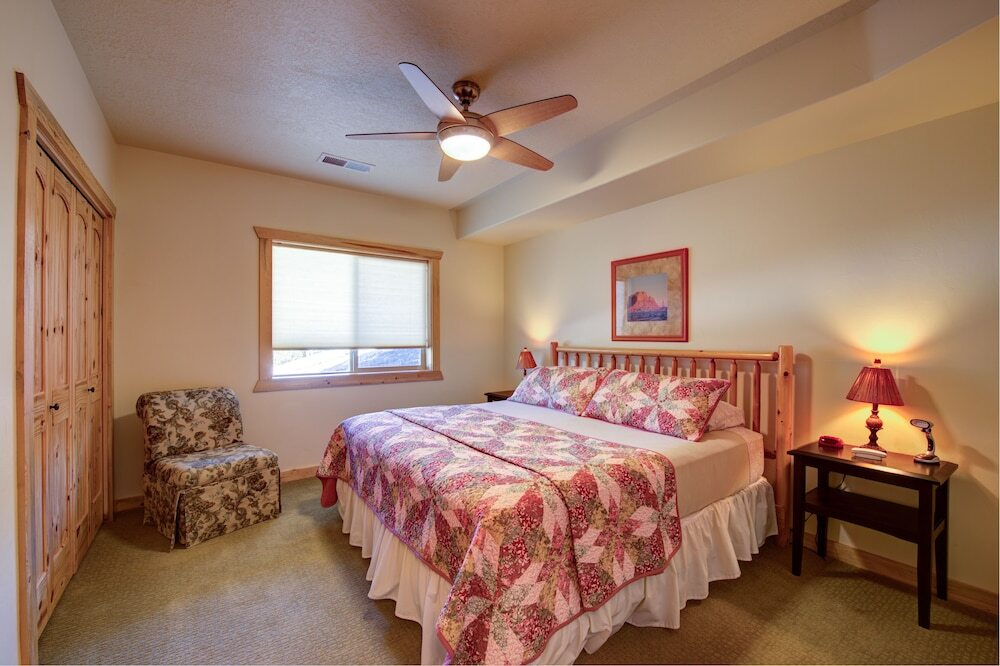 Private Luxurious Ridgetop Hideaway on 9 Acres! Between Bryce & Zion! A\C