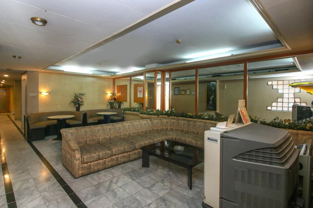 Airy Asemka Toko Tiga Seberang 27 Jakarta