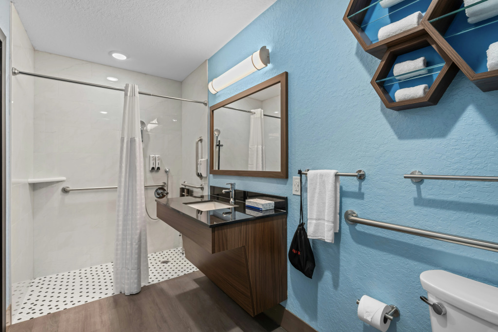 HomeTowne Studios by Red Roof Bradenton