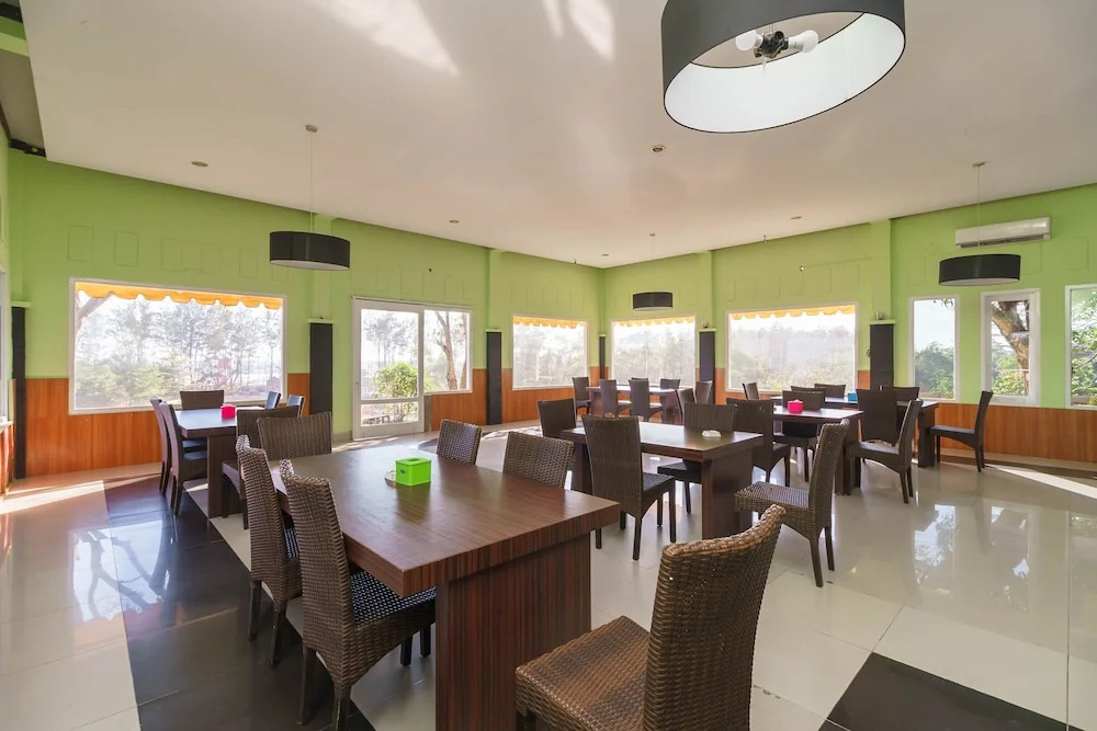 RedDoorz Syariah At Hotel Putri Gading Bengkulu