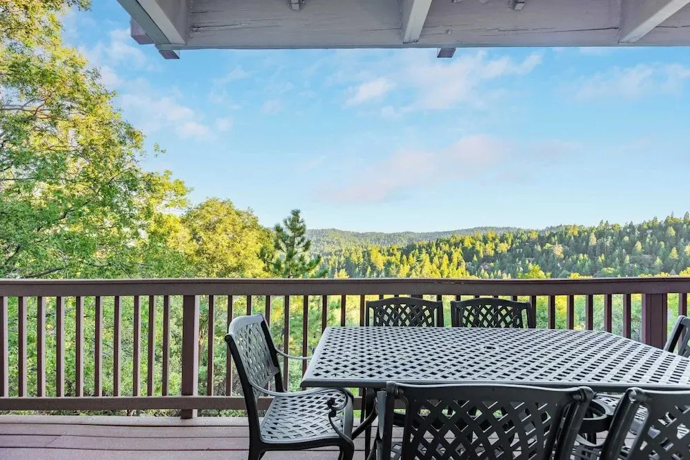 Nadelhorn by Avantstay Mins to the Lake + Arcade/playroom + Panoramic Deck Views